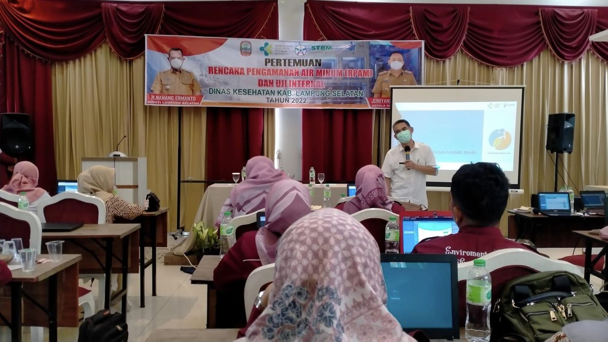 Pertemuan Rencana Pengamanan Air Minum, E-Monev STBM, PKAM dan HSP Bagi Sanitarian Puskesmas Lampung Selatan